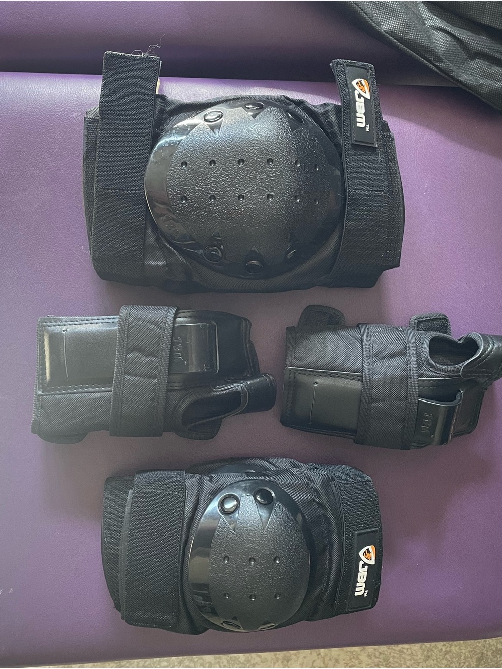 Adult Black Protective Knee, Elbow and Wrist Support Set - Picture 8 of 10